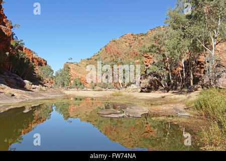 ALICE SPRINGS, Australien - Mai 1, 2015: Ormiston Gorge, Landschaft von West MacDonnell National Park am 1. Mai 2015 im nördlichen Te Stockfoto