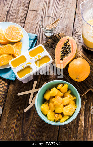 Sommer essen, exotische Früchte gefroren Sorbet, Eis am Stiel zu Hause gemacht Stockfoto