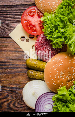 Hamburger, Hintergrund mit textfreiraum für Rezept zu machen. Wohnung von oben zu legen. Stockfoto