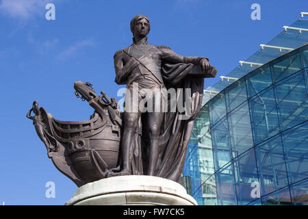 Vize-Admiral Horatio Nelson 1. Viscount Nelson, KB, eine Skulptur von Sir Richard Westmacott in der Stierkampfarena Birmingham. Stockfoto