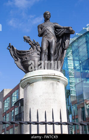 Vize-Admiral Horatio Nelson 1. Viscount Nelson, KB, eine Skulptur von Sir Richard Westmacott in der Stierkampfarena Birmingham. Stockfoto