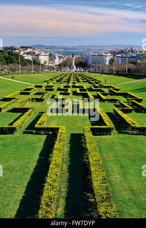 Portugal, Lissabon: Blick auf den Garten park Eduardo VII mit Tejo am Ende Stockfoto