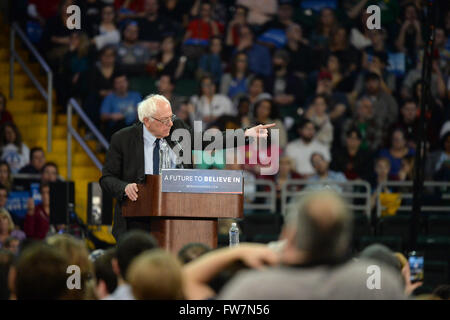 Saint Charles, MO, USA – 14. März 2016: US-Senator und demokratischen Präsidentschafts Kandidat Bernie Sanders spricht während einer Kampagne Stockfoto