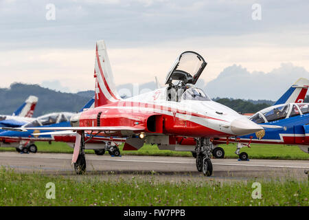 Northrop f-5 Tiger II Geschäftsreiseflugzeug der Patrouille Suisse, das Bildung Kunstflug Display Team der Schweizer Luftwaffe. Stockfoto