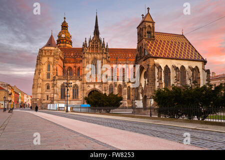 Kapelle St. Michael und St. Elisabeth-Kathedrale in der Stadt wichtigsten Platz von Kosice in der Ostslowakei. Stockfoto