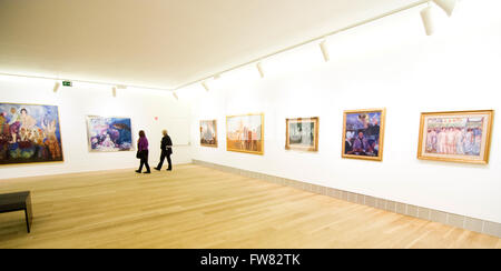 Oviedo, Spanien. 31. März 2016. Besucher in einem neuen Raum während der Eröffnung des Museums der bildenden Künste von Asturien am 31. März 2016 in Oviedo, Spanien. Bildnachweis: David Gato/Alamy Live-Nachrichten Stockfoto