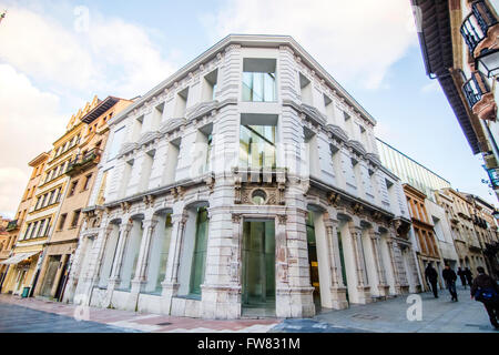 Oviedo, Spanien. 31. März 2016. Außerhalb des Museums während der Eröffnung des Museums der bildenden Künste von Asturien am 31. März 2016 in Oviedo, Spanien. Bildnachweis: David Gato/Alamy Live-Nachrichten Stockfoto