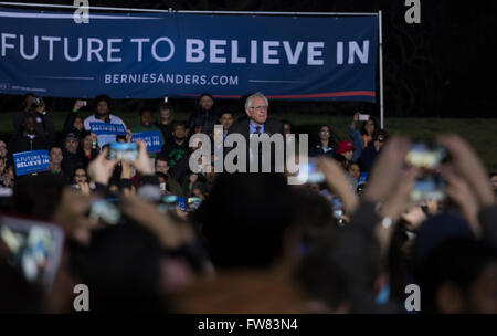 New York, USA. 31. März 2016. Senator Bernie Sanders spricht bei Kampagne-Rallye in der Bronx in Saint Mary Park Credit: Lev Radin/Alamy Live-Nachrichten Stockfoto