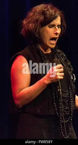 Malmö, Schweden. 31. März 2016. Fado star Cristina Branco in Konzert im Victoria-Teatern. Bildnachweis: Tommy Lindholm/Alamy Live-Nachrichten Stockfoto