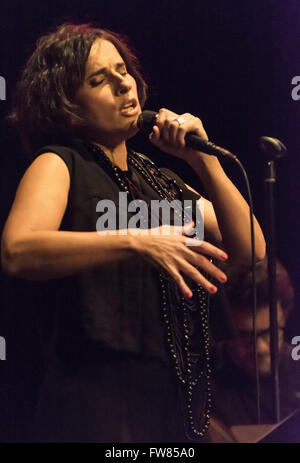 Malmö, Schweden. 31. März 2016. Fado star Cristina Branco in Konzert im Victoria-Teatern. Bildnachweis: Tommy Lindholm/Alamy Live-Nachrichten Stockfoto