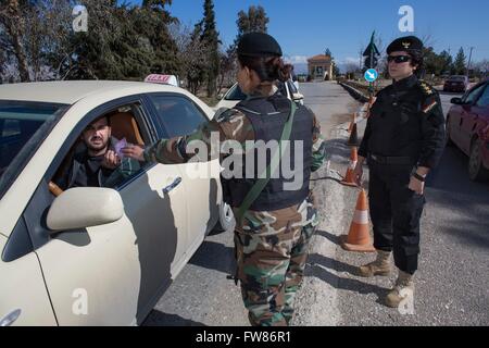 Weibliche kurdische Peshmerga kämpfen ISIS im Irak und in Syrien Stockfoto