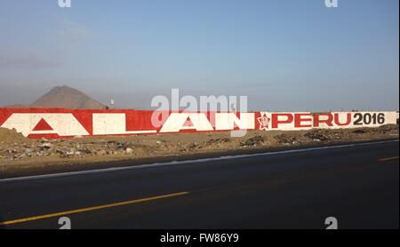 Plakate für politische Werbung sind in Peru bekannt. Aber Wände werden verwendet für die Darstellung der Namen der Kandidaten. -Alan (García) regierte bereits zweimal Peru: 1985-1990 und 2006-2011. Jetzt läuft er bei den Wahlen im April 2016. (2015-07-20) Stockfoto