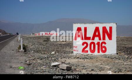 Plakate für politische Werbung sind in Peru bekannt. Aber Wände werden verwendet für die Darstellung der Namen der Kandidaten. -Alan (García) regierte bereits zweimal Peru: 1985-1990 und 2006-2011. Jetzt läuft er bei den Wahlen im April 2016. (2015-08-14) Stockfoto