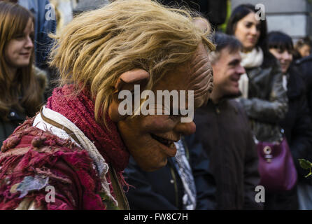 Madrid, Spanien, 1. April 2016. Die Quijote spielen.  Öffentlichkeit in der Nähe der Morboria Theatre Company in Shakespeare-Wald-Stück. Bildnachweis: Enrique Davó/Alamy Live-Nachrichten Stockfoto