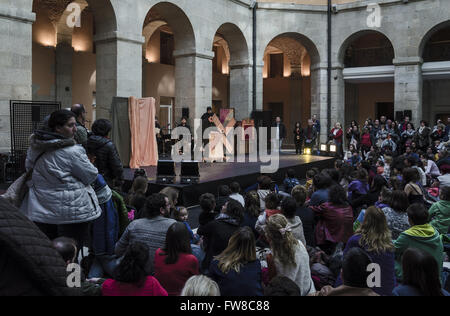 Madrid, Spanien, 1. April 2016. Die Quijote spielen.  Öffentlichkeit geschlossen auf die Bühne des Spiels The Quixote. Bildnachweis: Enrique Davó/Alamy Live-Nachrichten Stockfoto