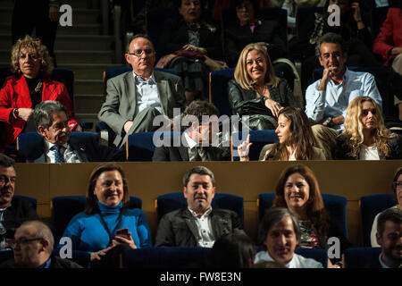 Santander, Spanien. 1. April 2016. Antonio Banderas und Irene Escolar Protagonisten des Films ALTAMIRA während der Premiere im Raum Argenta Santander Kredit: Joaquín Gómez Sastre/Alamy Live News Stockfoto