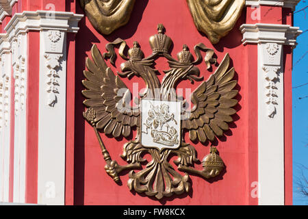 Mantel - zwei russischen Adler auf rotem Grund Stockfoto