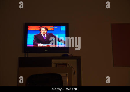 Jonathan Ross TV- und Radio-Moderatorin und Prominenten, die hier zu sehen als ein Portrait auf einer flachen panel TV. Stockfoto