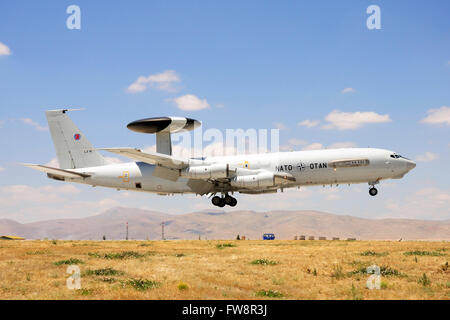 Eine NATO AWACS E-3A Sentry, die Teilnahme an der internationalen Übung Anatolian Eagle 2013-2 in Konya, Türkei. Stockfoto