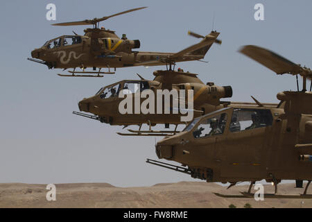 Bildung Landung des Tzefa AH-1 Hubschrauber aus Israel Air Force. Stockfoto