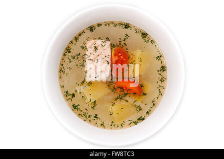 Suppe: Fischsuppe mit Lachs und Gemüse, Draufsicht isolierten auf weißen Hintergrund Stockfoto