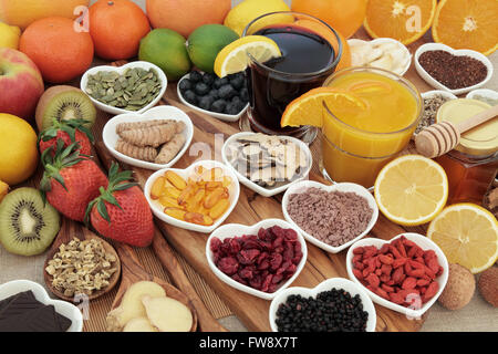Super Auswahl an Speisen für Erkältung und Grippe Mittel einschließlich Nahrungsmittel mit hohem Anteil an Vitamin C und Antioxidantien. Stockfoto