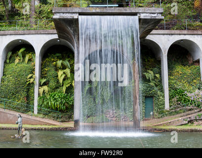 Wasserfall in Tropico Garten Monte Palace. Funchal, Madeira, Portugal. Stockfoto