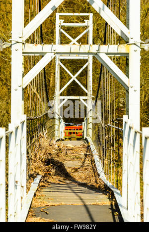 Schmutz und Schäden durch die Überflutung des Winter 2015 / 16 auf den Dinckley Steg über den Fluss Ribble in der Nähe von Ribchester Lancashire Stockfoto