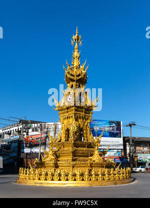 Golden verzierten Glockenturm Ho Nalika an der Thanon Banphaprakan, Provinz Chiang Rai, Nord-Thailand, Thailand Stockfoto