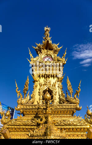 Golden verzierten Glockenturm Ho Nalika an der Thanon Banphaprakan, Provinz Chiang Rai, Nord-Thailand, Thailand Stockfoto