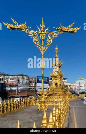 Golden verzierten Glockenturm Ho Nalika an der Thanon Banphaprakan, Provinz Chiang Rai, Nord-Thailand, Thailand Stockfoto