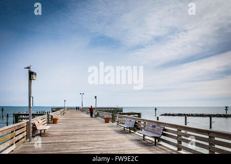 Angelsteg in Chesapeake Beach, entlang der Chesapeake Bay in Maryland Stockfoto