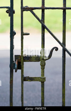 Alte rostige Eisentor. Stockfoto