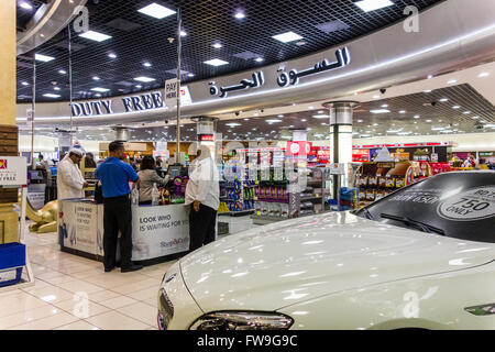 BMW 650i im Duty Free, Bahrain Bahrain International Airport, Vereinigte Arabische Emirate Stockfoto