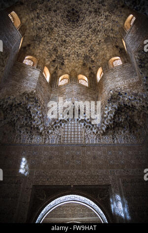 Maurischen Ornamenten aus islamischen königlicher Palast Alhambra, Granada, Spanien. Stockfoto