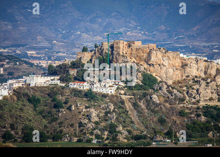Stadt von Salobreña mit seiner maurischen Burg liegt auf einem Hügel, Granada, Andalusien, Spanien Stockfoto