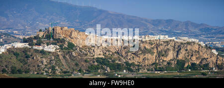 Stadt von Salobreña mit seiner maurischen Burg liegt auf einem Hügel, Granada, Andalusien, Spanien Stockfoto