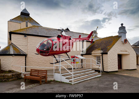 G-CDBS Bolków 105E Hubschrauber und ehemaligen Cornwall Air Ambulance auf dem Display bei Endland, Cornwall, England, UK Stockfoto