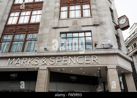 Außenansicht des Marks & Spencer Flagship-Superstore, der an der Londoner Oxford Street, England, abgerissen werden soll Stockfoto