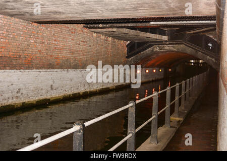 Rochdale Kanal durch Manchester Stadtzentrum, wo eine Flut von Todesfällen durch Ertrinken zeigen einen Serienmörder, ist aktiv. Stockfoto