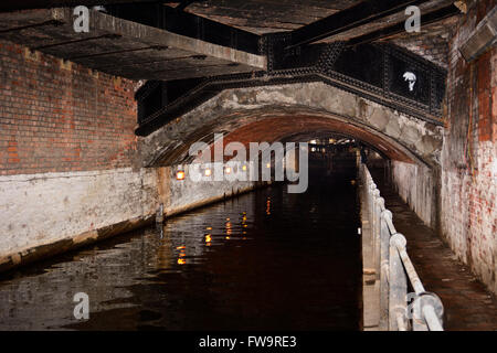 Rochdale Kanal durch Manchester Stadtzentrum, wo eine Flut von Todesfällen durch Ertrinken zeigen einen Serienmörder, ist aktiv. Stockfoto