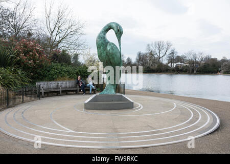 ISIS, in der Nähe der Serpentine, neben der Diana Memorial Fountain ist eine Bronzeskulptur von Simon Gudgeon entworfen. Stockfoto