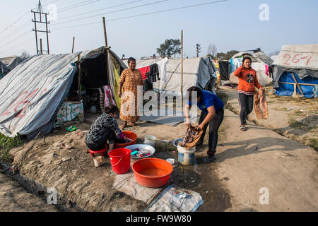 Nepal, Kathmandu, ein Jahr nach dem Erdbeben, Chhuchmepati Flüchtlingslager Stockfoto