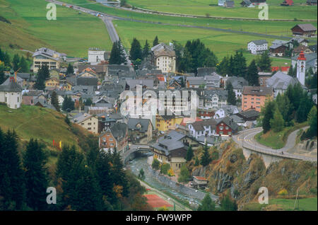 Kleinstadt in den Schweizer Alpen, Schweiz Stockfoto