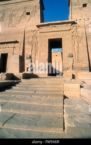 Eingang zum Tempel von Philae, Assuan, Ägypten Stockfoto