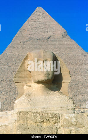 Große Sphinx und Pyramide des Chephren (Chephren) in Gizeh, Ägypten Stockfoto
