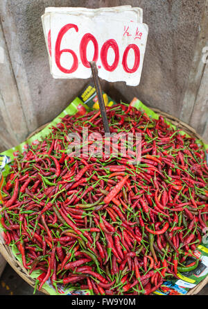 Rote Chilis zum Verkauf auf dem Markt in Port Louis, der Hauptstadt von Mauritius. Stockfoto