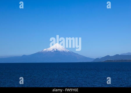 Vulkan Osorno und den Llanquihue See fotografiert von Puerto Varas, Chile Stockfoto