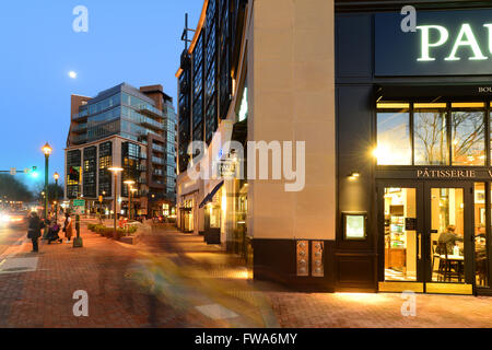 USA-Maryland MD Stadt von Bethesda in der Nacht - Vorort von Washington DC im Montgomery County Stockfoto