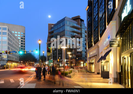 USA-Maryland MD Stadt von Bethesda in der Nacht - Vorort von Washington DC im Montgomery County Stockfoto